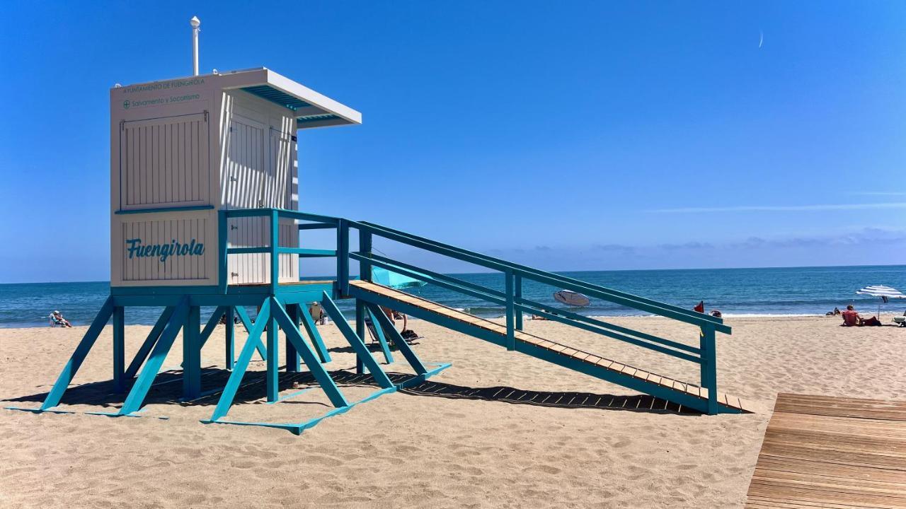 Modern Penthouse Apartment - 1 Min From The Beach フエンヒロラ エクステリア 写真