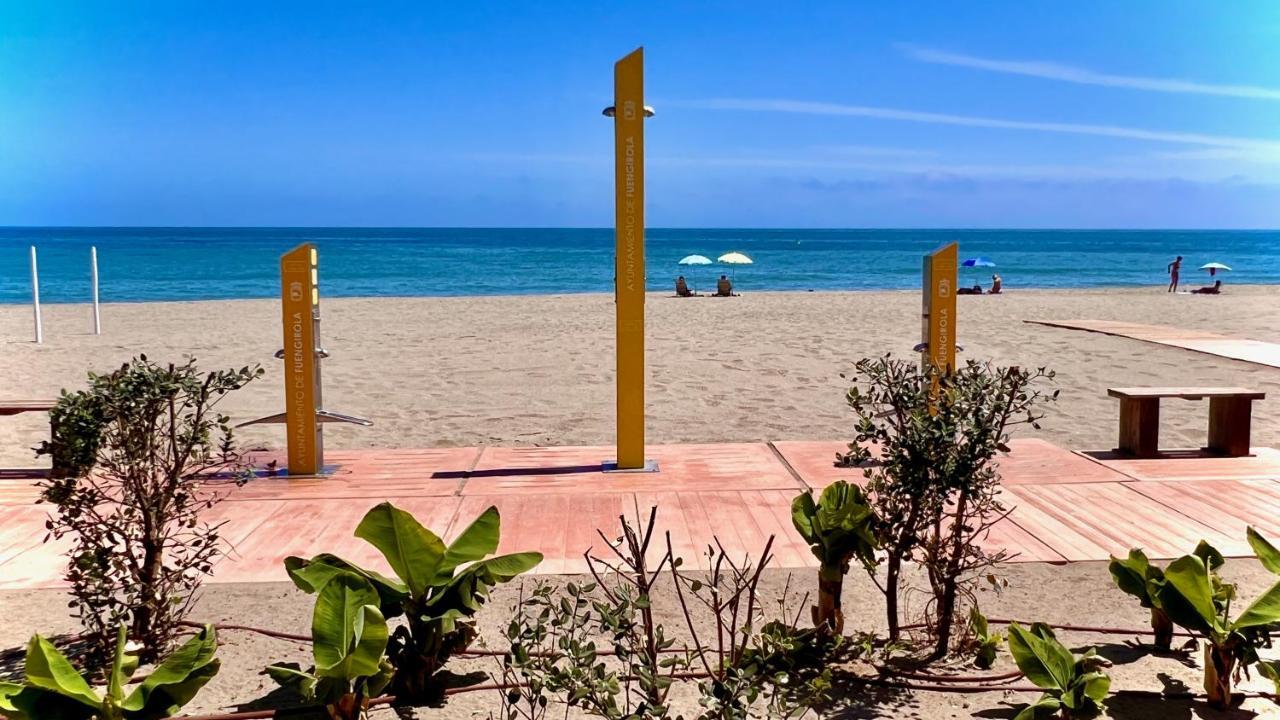 Modern Penthouse Apartment - 1 Min From The Beach フエンヒロラ エクステリア 写真