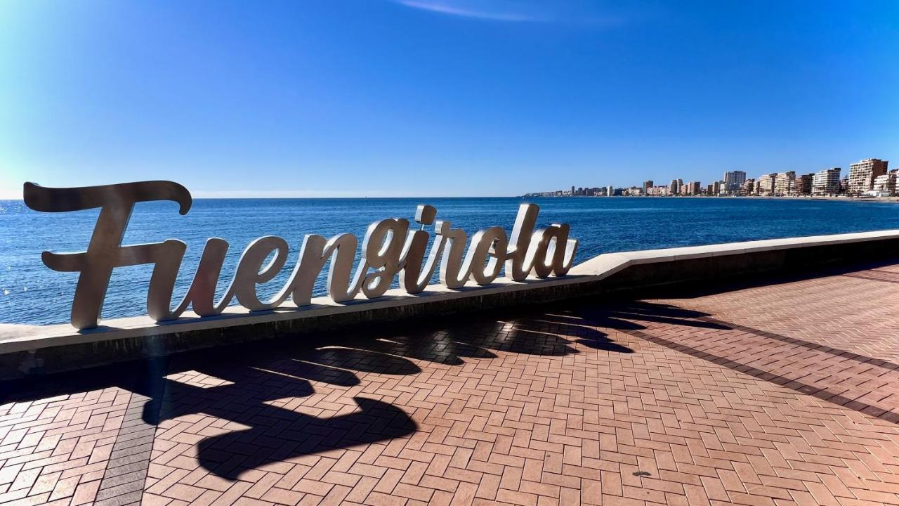 Modern Penthouse Apartment - 1 Min From The Beach フエンヒロラ エクステリア 写真