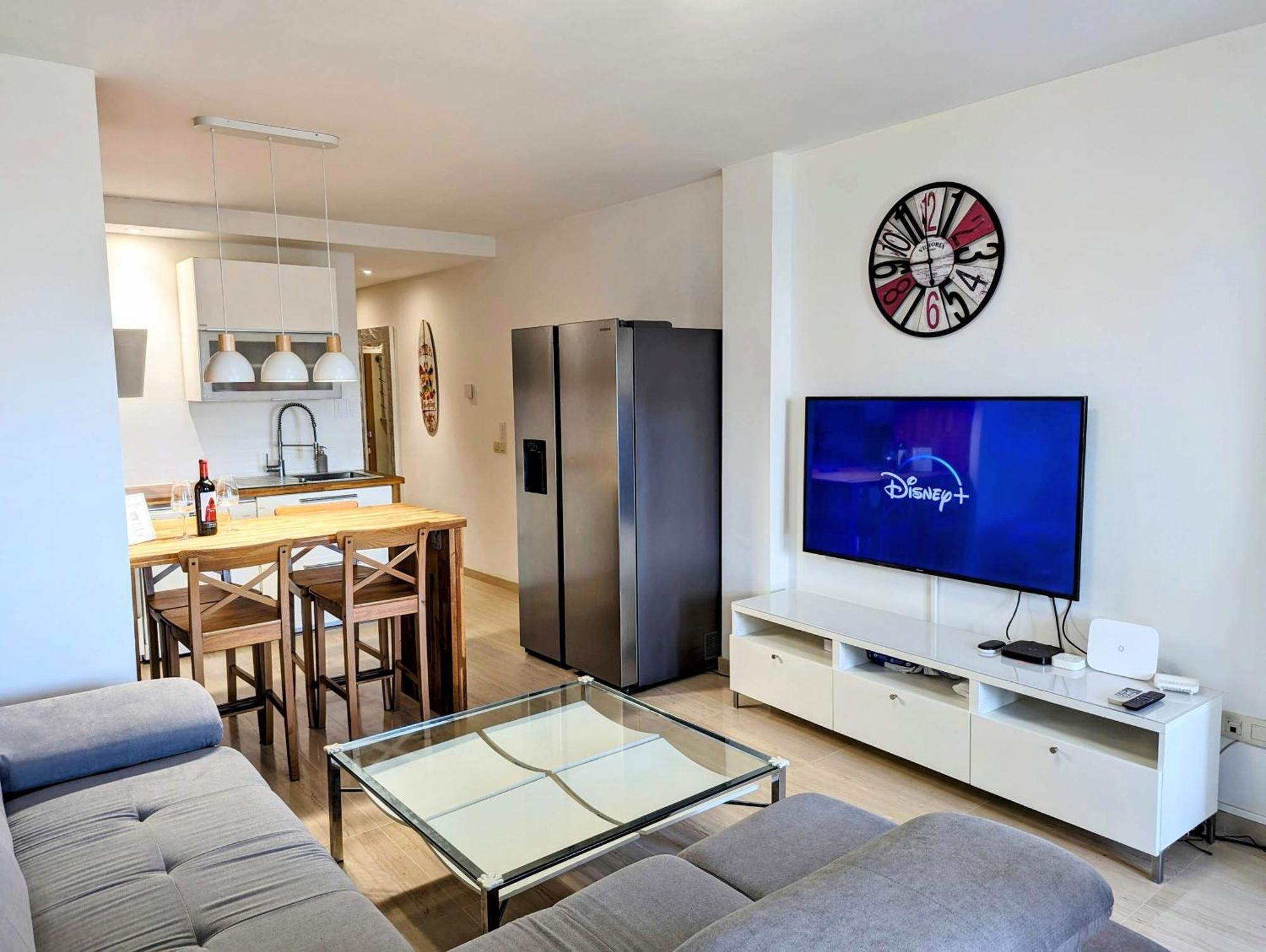 Modern Penthouse Apartment - 1 Min From The Beach フエンヒロラ エクステリア 写真