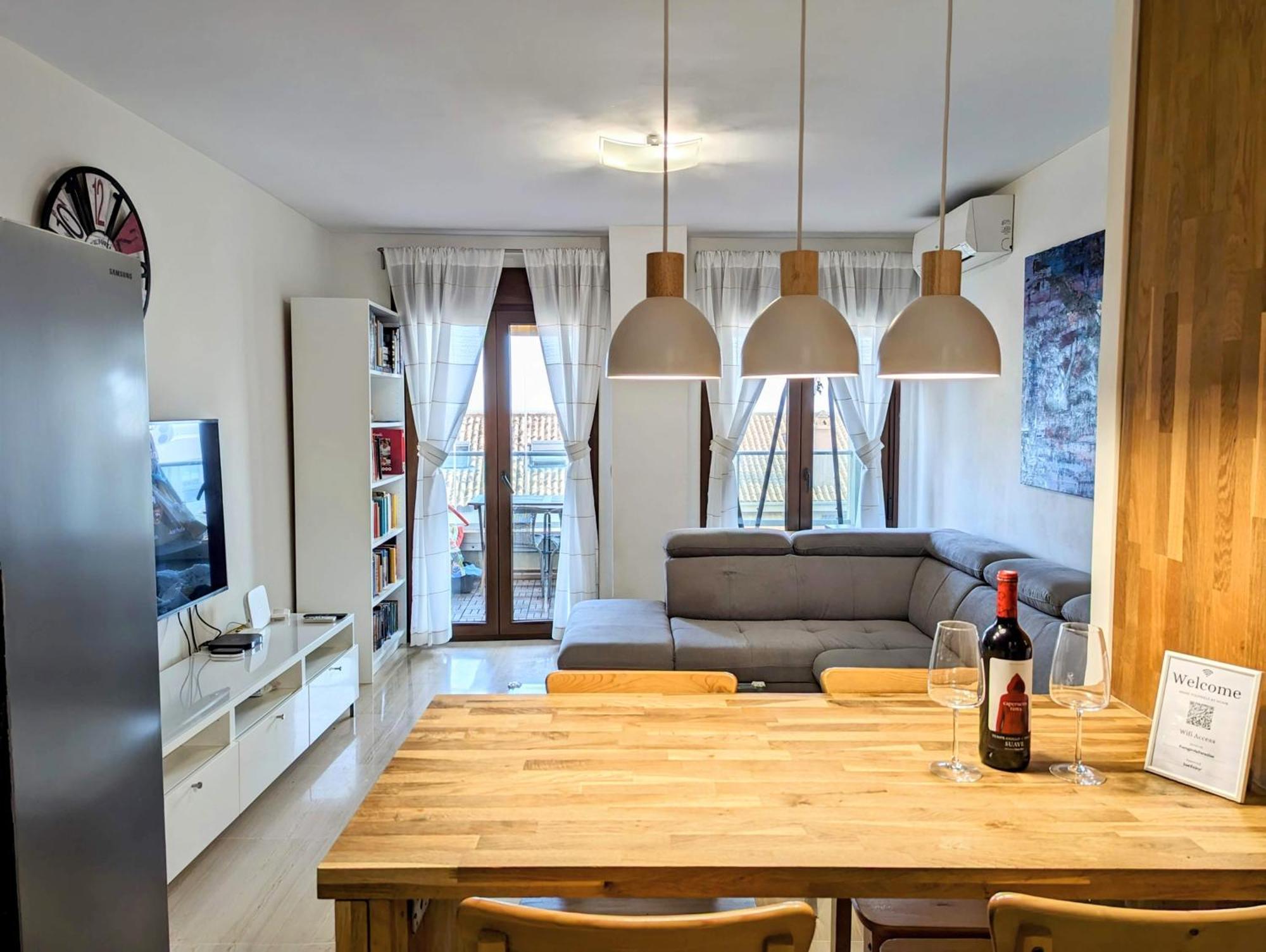Modern Penthouse Apartment - 1 Min From The Beach フエンヒロラ エクステリア 写真