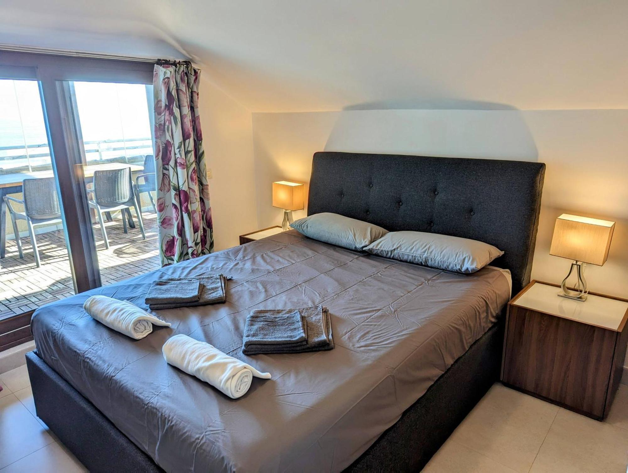 Modern Penthouse Apartment - 1 Min From The Beach フエンヒロラ エクステリア 写真