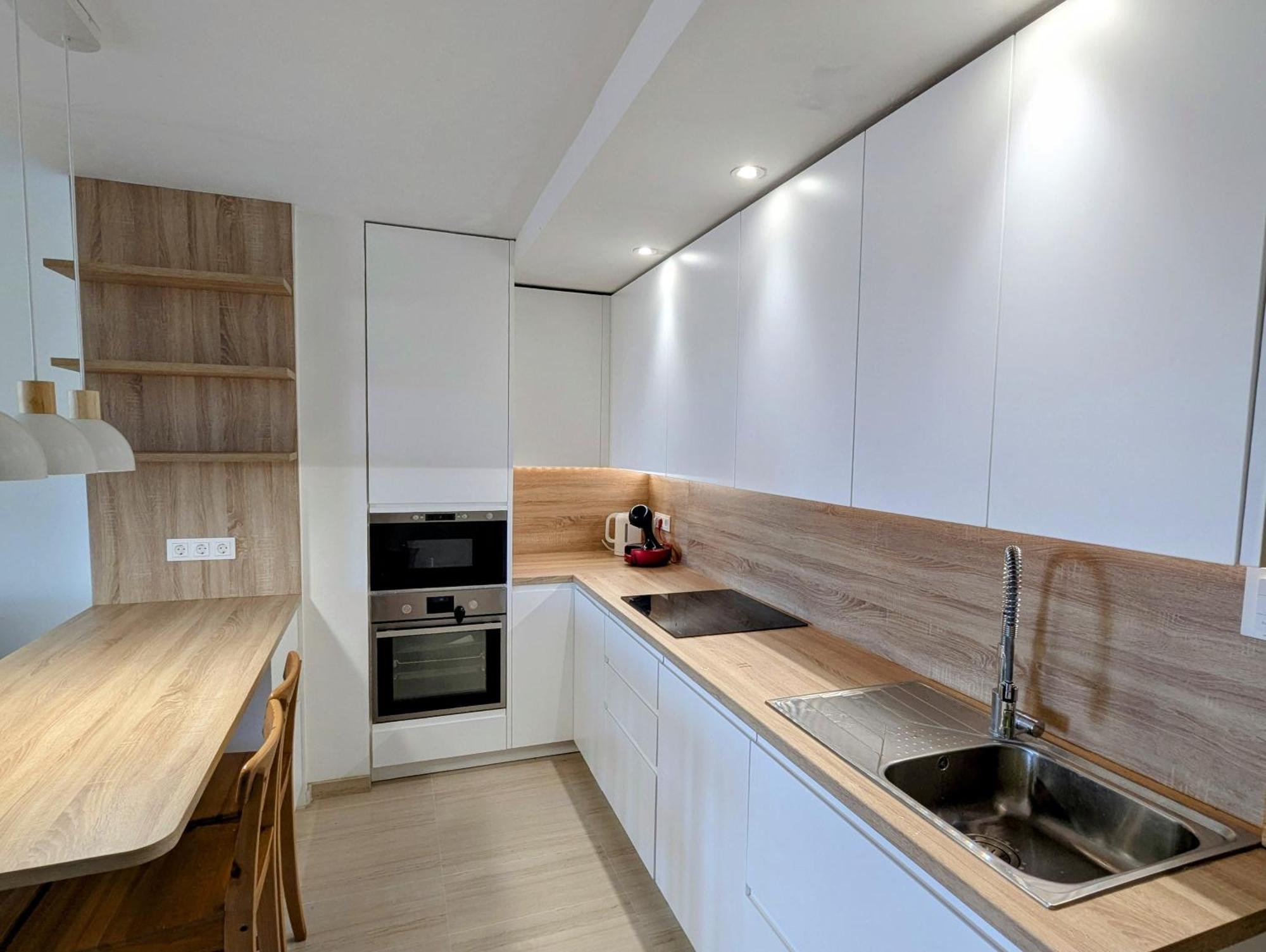 Modern Penthouse Apartment - 1 Min From The Beach フエンヒロラ エクステリア 写真